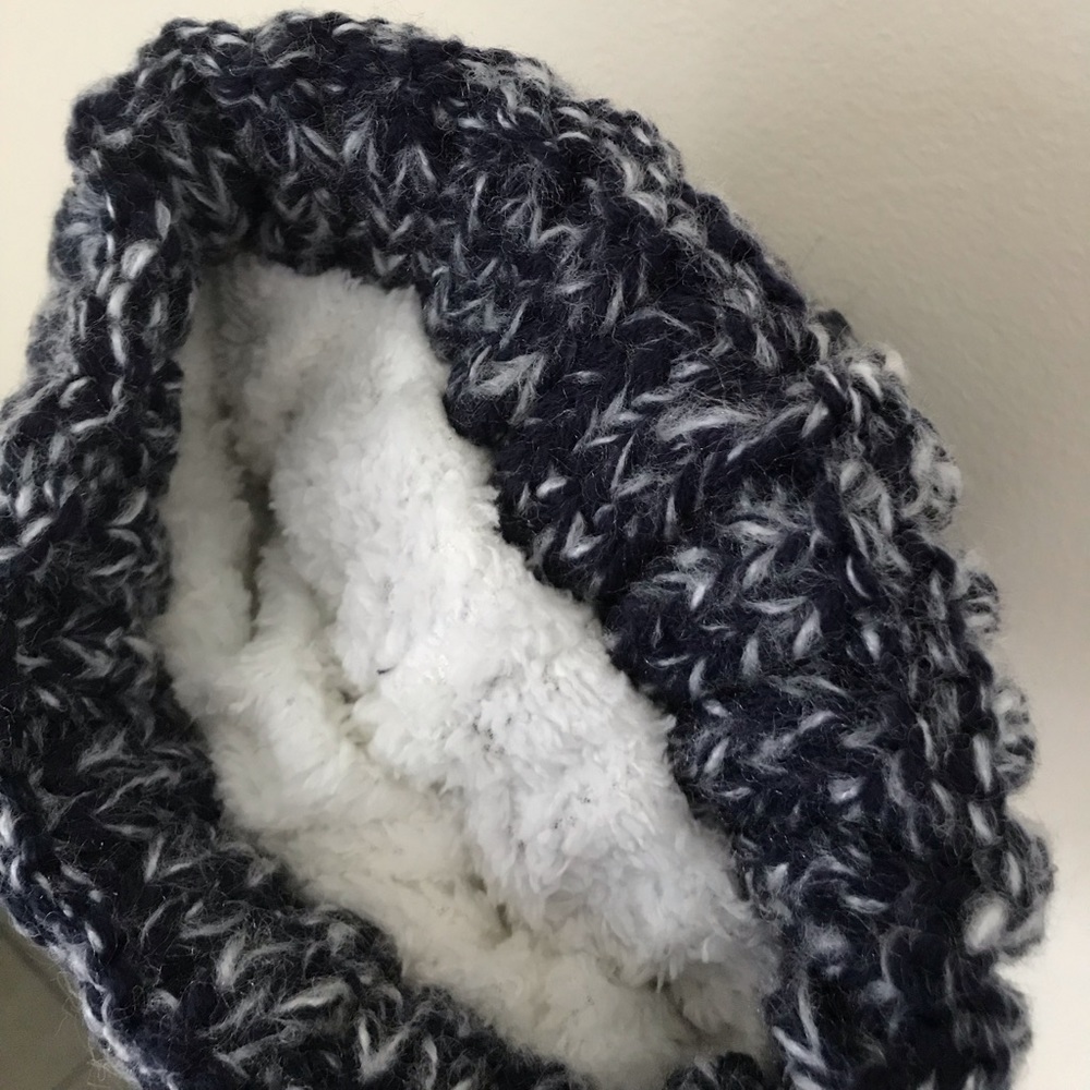 Bee Pom Pom Cozy Hat - Picture 3 of 3